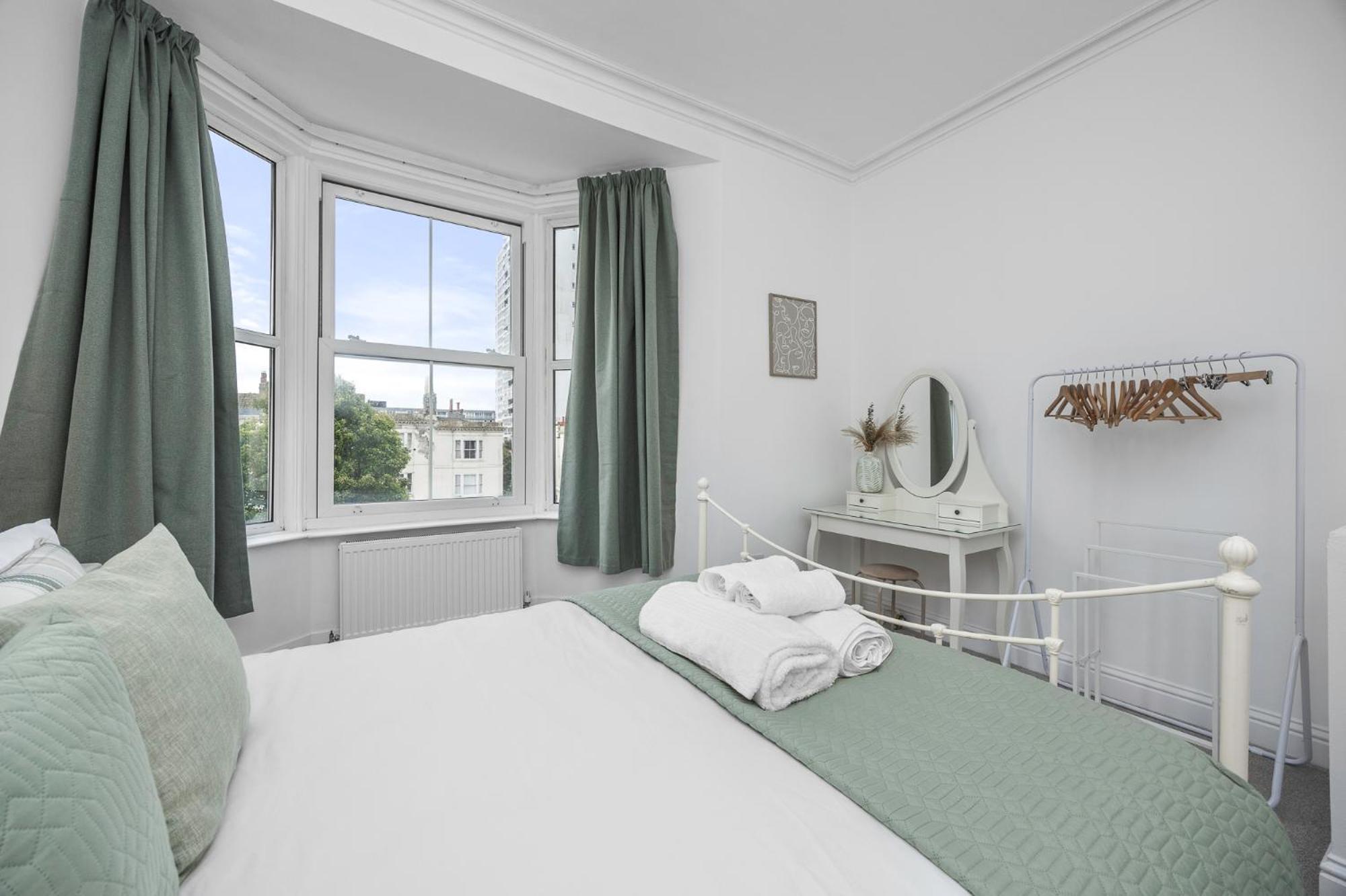 2 Bedroom Flat - With King Sized Beds, Netflix And Sky - Perfect For Contractors, Vacation Guests Or Those Relocating Apartment