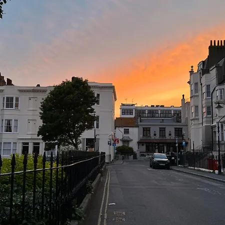 2 Bedroom Flat - With King Sized Beds, Netflix And Sky - Perfect For Contractors, Vacation Guests Or Those Relocating Brighton Exterior photo