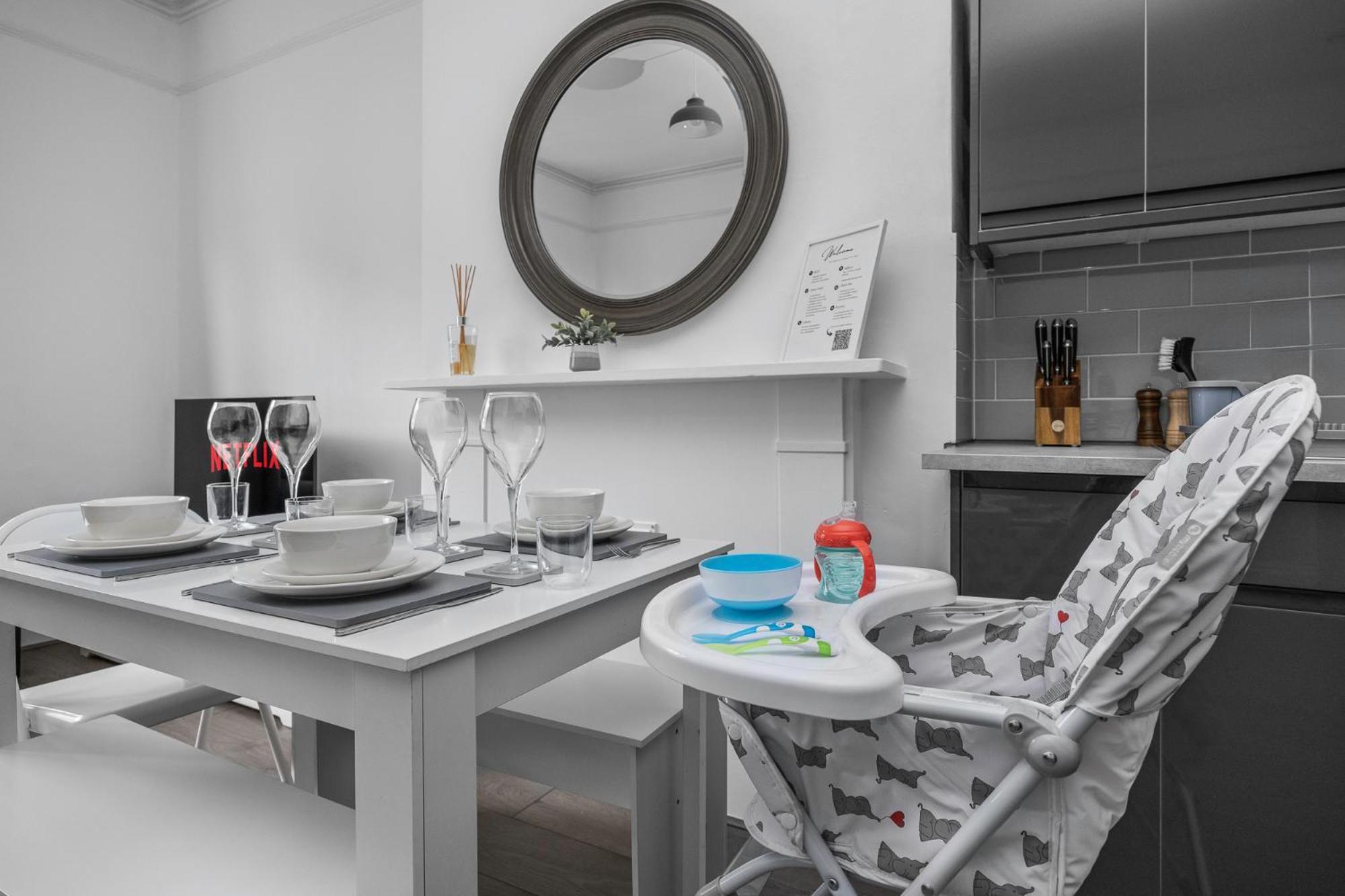 2 Bedroom Flat - With King Sized Beds, Netflix And Sky - Perfect For Contractors, Vacation Guests Or Those Relocating * Hove