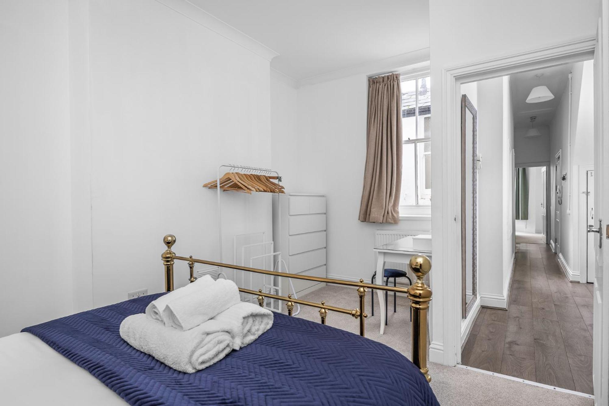 2 Bedroom Flat - With King Sized Beds, Netflix And Sky - Perfect For Contractors, Vacation Guests Or Those Relocating Appartamento
