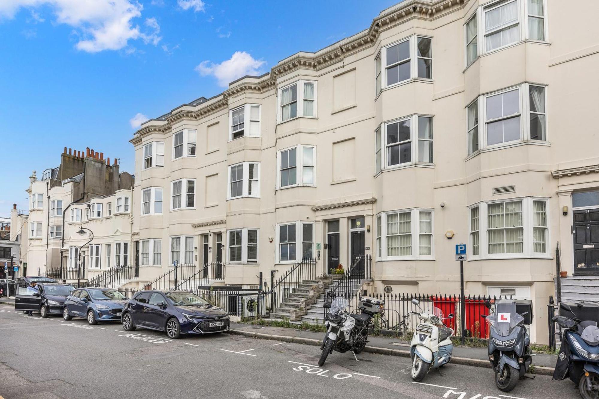 2 Bedroom Flat - With King Sized Beds, Netflix And Sky - Perfect For Contractors, Vacation Guests Or Those Relocating Appartamento