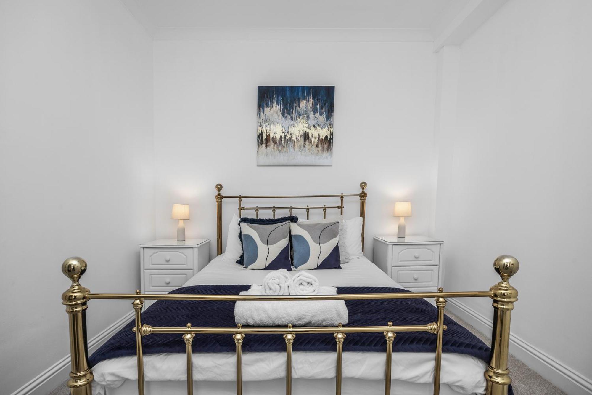 2 Bedroom Flat - With King Sized Beds, Netflix And Sky - Perfect For Contractors, Vacation Guests Or Those Relocating Hove