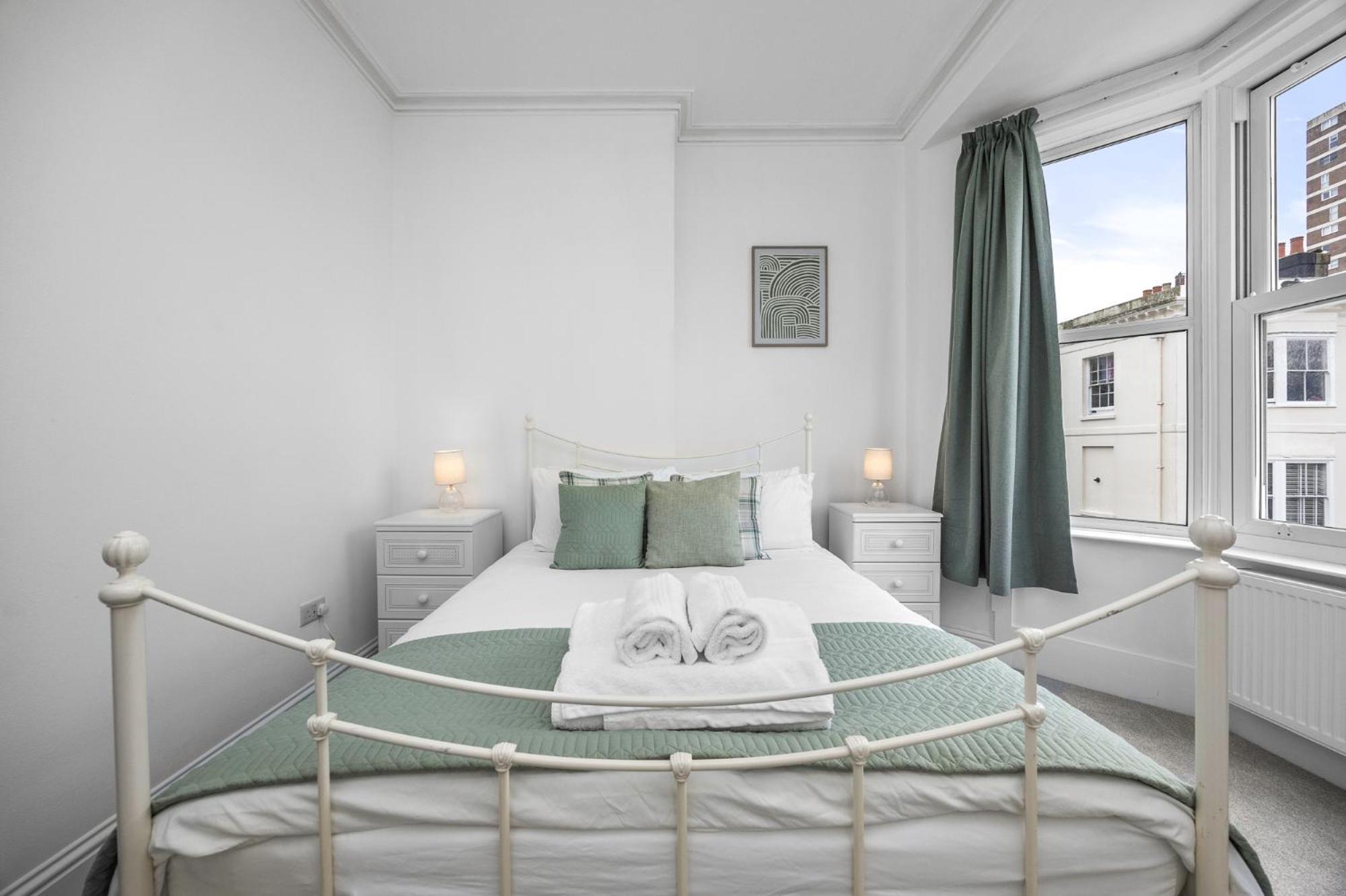 2 Bedroom Flat - With King Sized Beds, Netflix And Sky - Perfect For Contractors, Vacation Guests Or Those Relocating Appartamento Hove